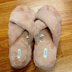 Women’s slipper brand MIXIT size 12